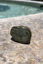 Load image into Gallery viewer, Raw Emerald Stone P2-28
